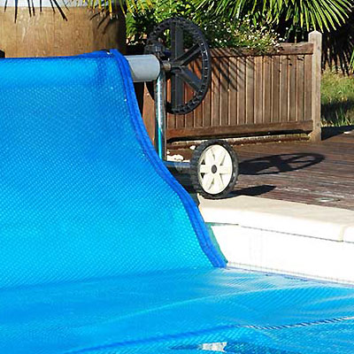 Por qué es importante colocar un cobertor de piscina en invierno? - El blog  de BeMyPool!